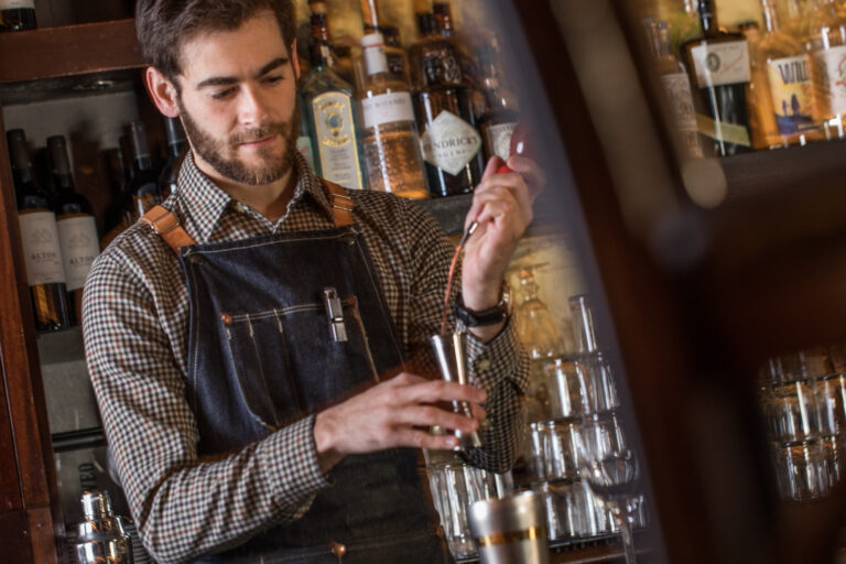 Bar Staff & Mixologist - hire mixologists